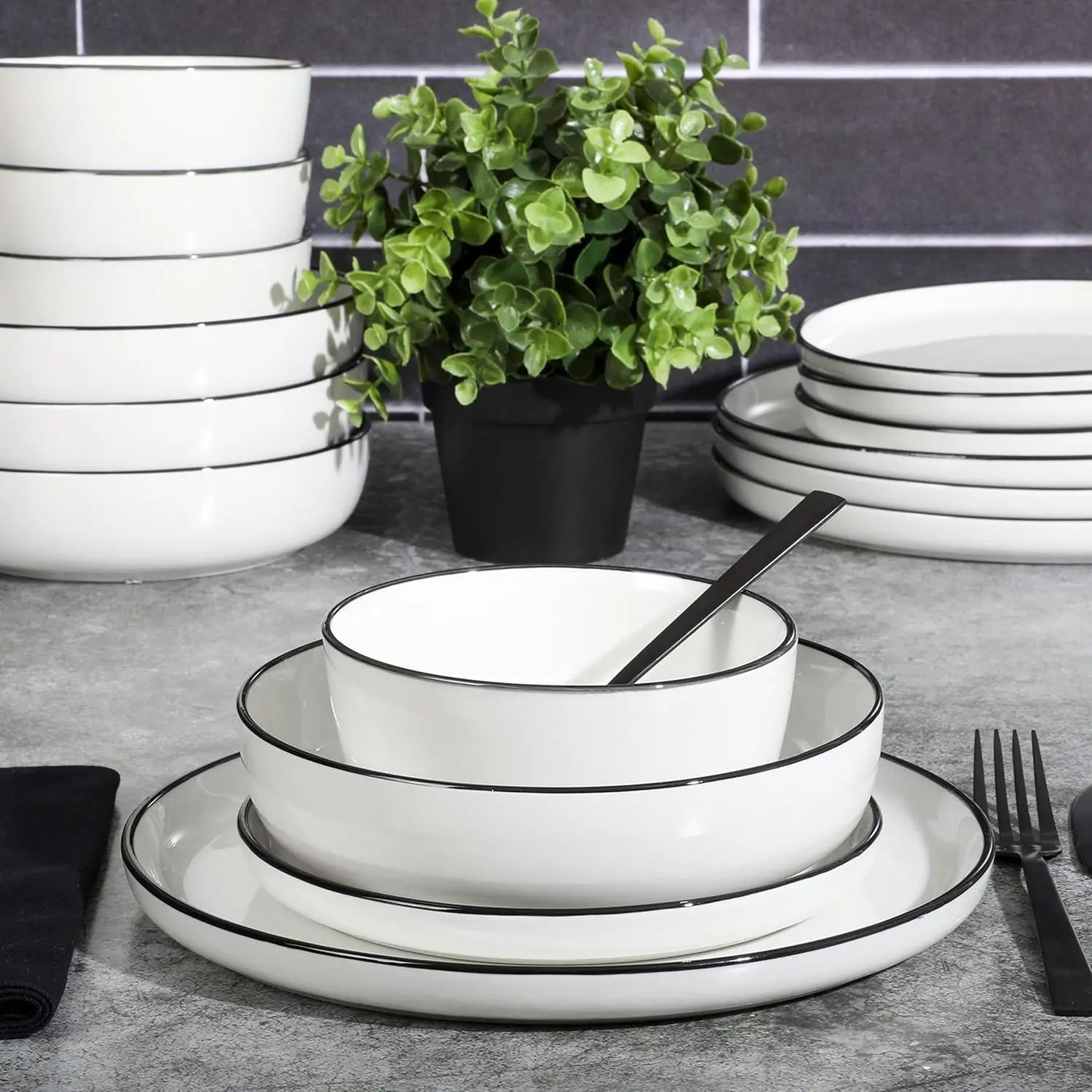 16-Piece Porcelain Dinnerware Set for 4