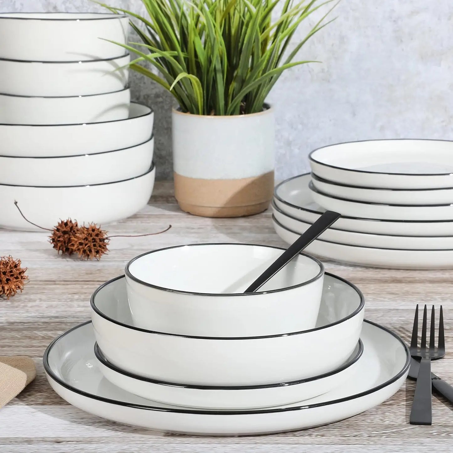 16-Piece Porcelain Dinnerware Set for 4
